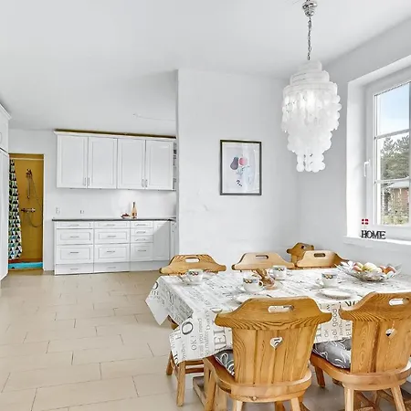 Дом отдыха Cozy Home In Glesborg With Kitchen Glesborg