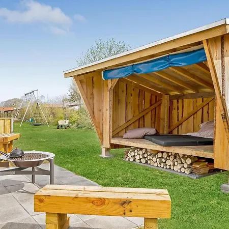 Cozy In Glesborg With Kitchen Holiday home Bonnerup Strand