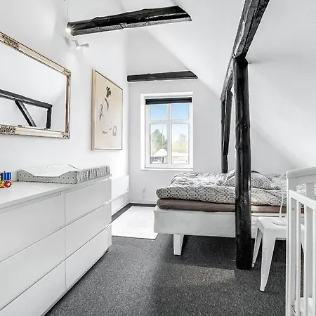 Дом отдыха Cozy Home In Glesborg With Kitchen Glesborg